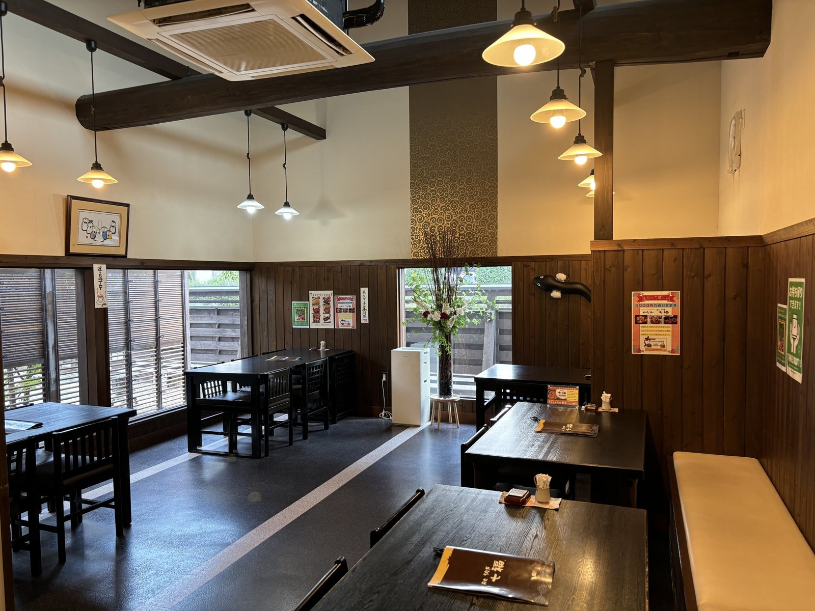 炭火うなぎ 七福 の店内
